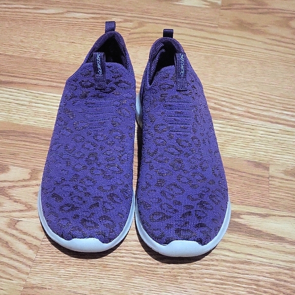 Skechers Shoes - Skechers air cooled memory foam sneakers